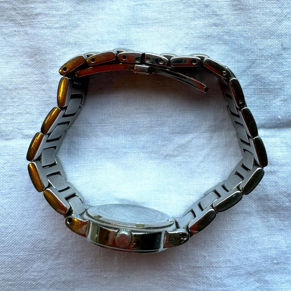 Swiss Army Watch (Women’s) - Picture 3 of 7